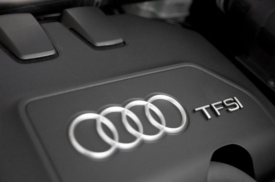 Моторный отсек Audi Q3 2.0 TFSI Quattro S-Line (8U) 2011 года  (WW) (фото 33 из 68)